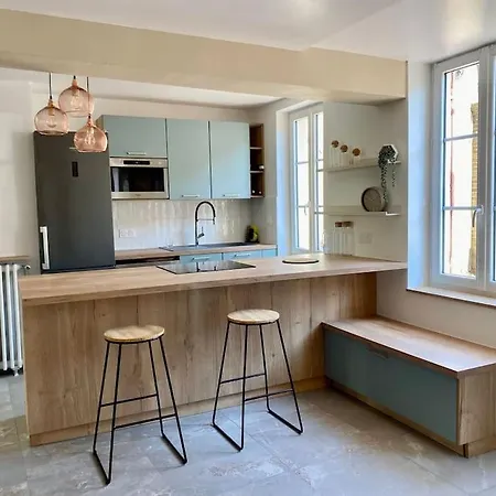 Maison Fleurs De Bobo * Mesnils-sur-Iton