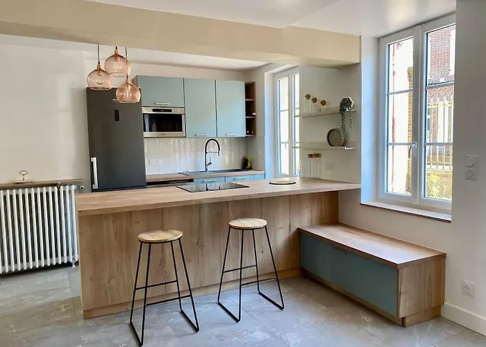 Maison Fleurs De Bobo * Mesnils-sur-Iton